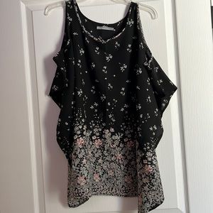 Beautiful, cold shoulder, short sleeve flare, flower top; one size